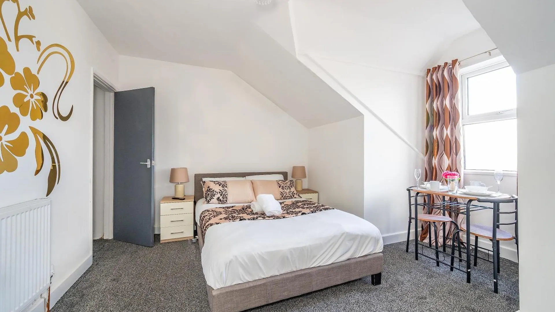 *Ra246* For Your Most Relaxed & Cosy Stay + Free Parking + Free Fast Wifi * Leeds  0*, Leeds (West Yorkshire)