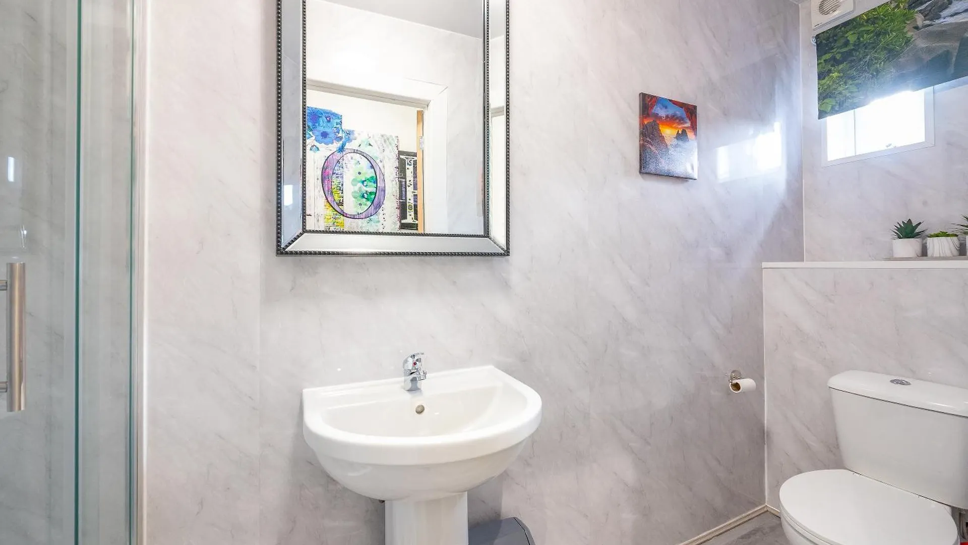 *Ra246* For Your Most Relaxed & Cosy Stay + Free Parking + Free Fast Wifi * Leeds  Homestay
