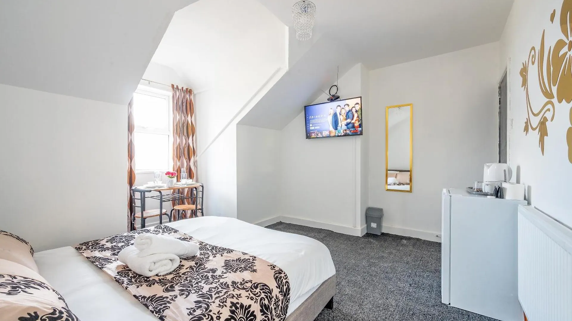 *Ra246* For Your Most Relaxed & Cosy Stay + Free Parking + Free Fast Wifi * Leeds  0*, Leeds (West Yorkshire)
