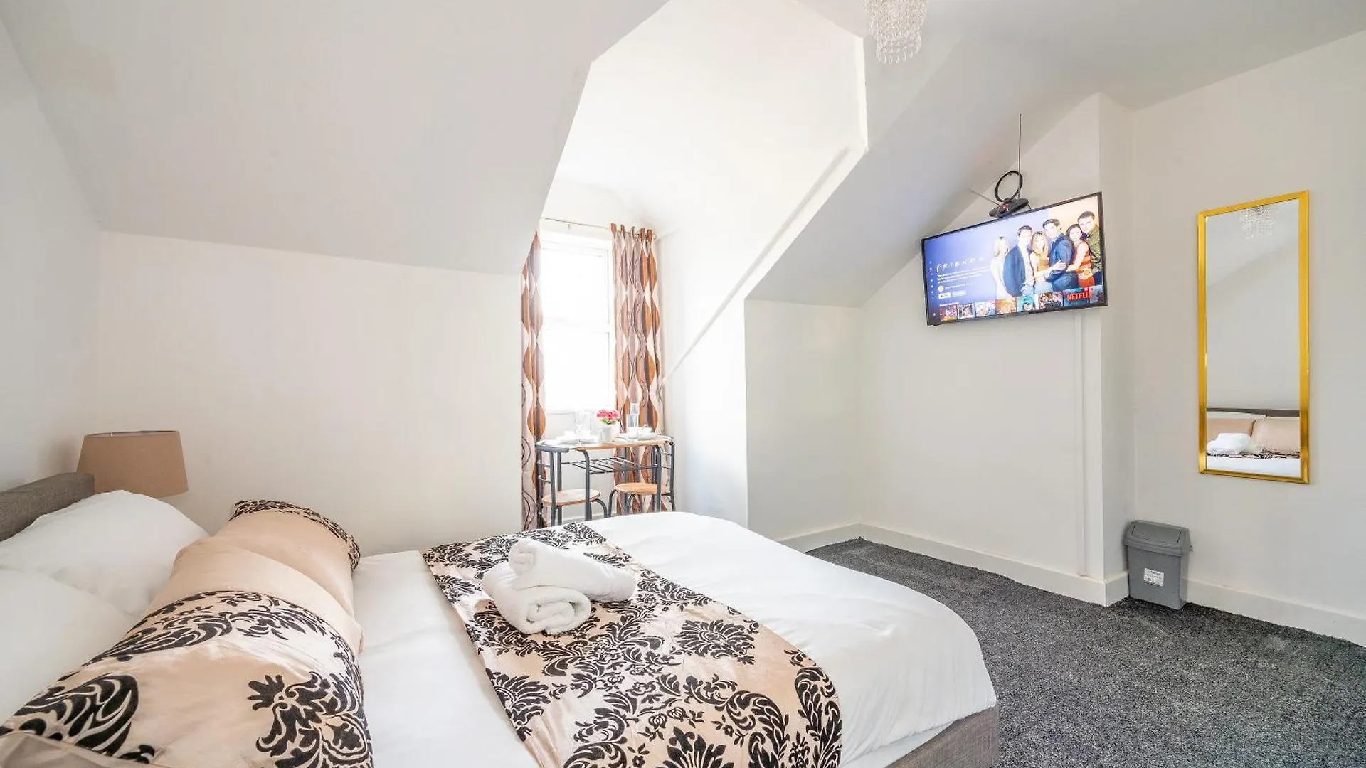 Homestay *Ra246* For Your Most Relaxed & Cosy Stay + Free Parking + Free Fast Wifi * Leeds  United Kingdom