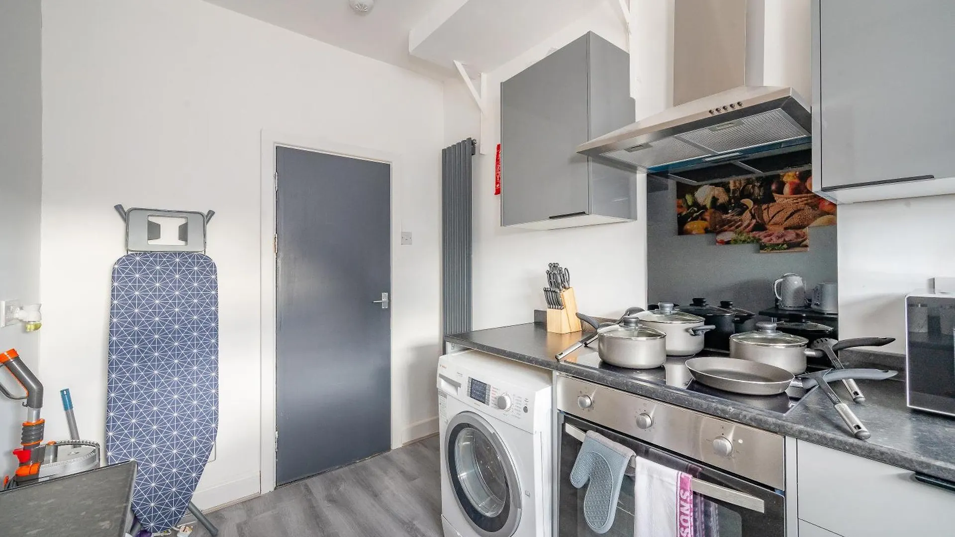 *Ra246* For Your Most Relaxed & Cosy Stay + Free Parking + Free Fast Wifi * Leeds 0*,  Egyesült Királyság
